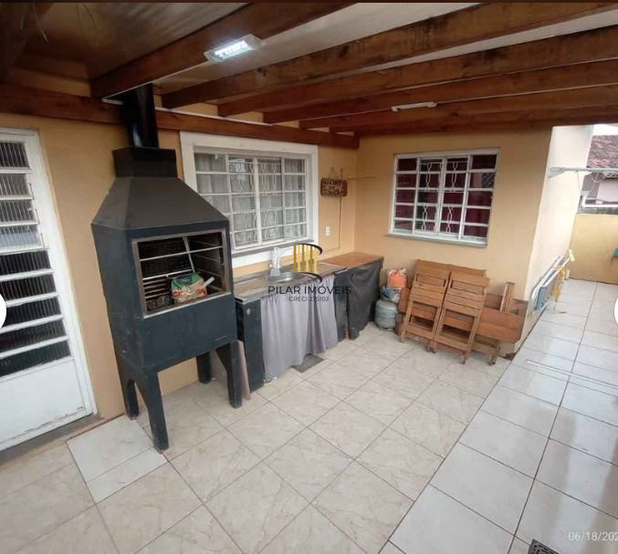 Casa 3 dormitórios no bairro Olaria