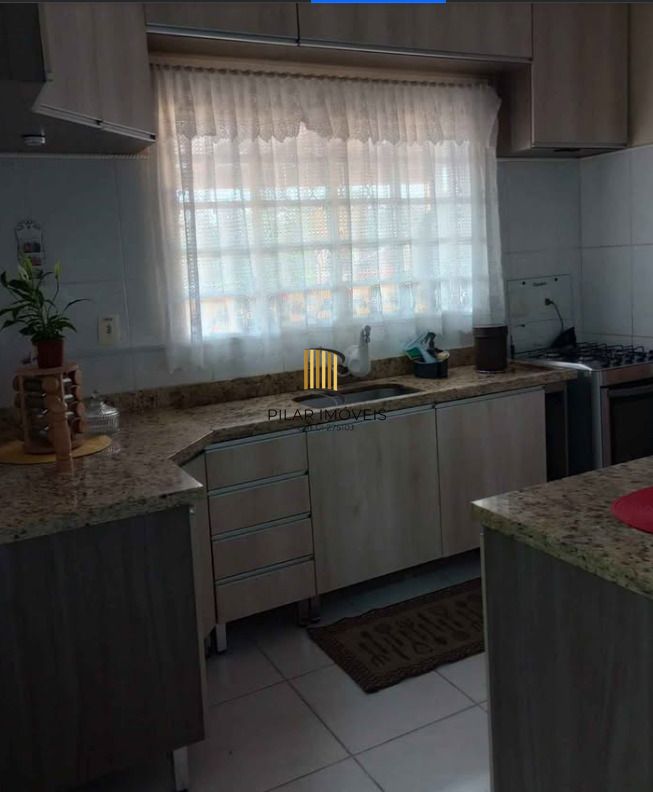 Casa 3 dormitórios no bairro Olaria