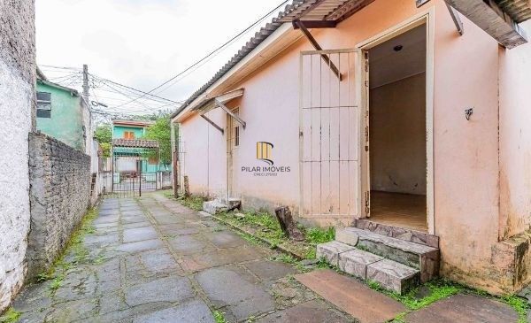 Terreno com 2 Casas de alvenaria no bairro Sarandi