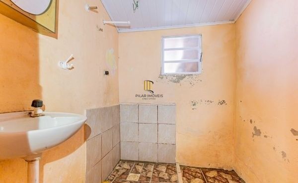 Terreno com 2 Casas de alvenaria no bairro Sarandi