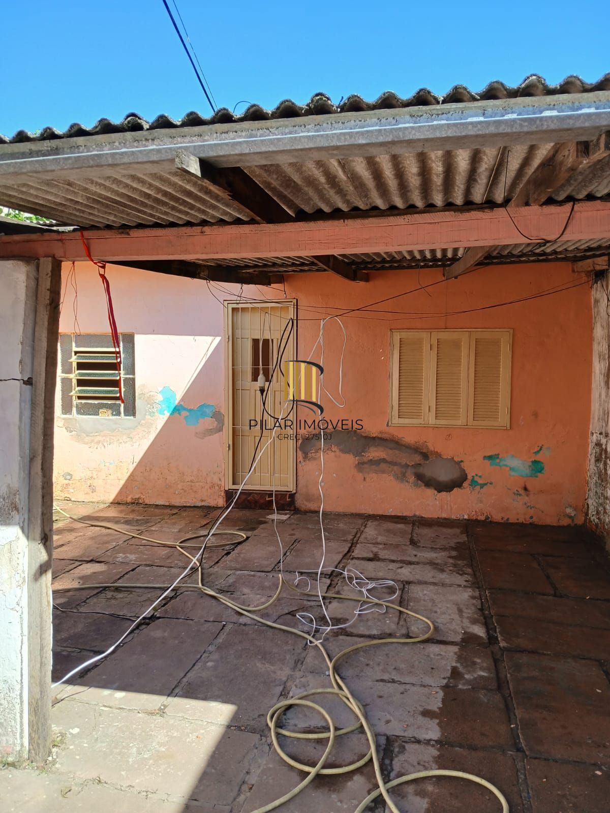 Terreno com 2 Casas de alvenaria no bairro Sarandi