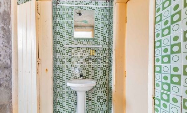 Terreno com 2 Casas de alvenaria no bairro Sarandi