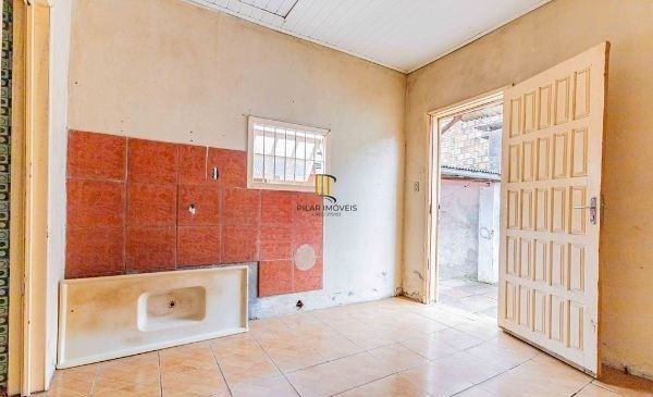 Terreno com 2 Casas de alvenaria no bairro Sarandi