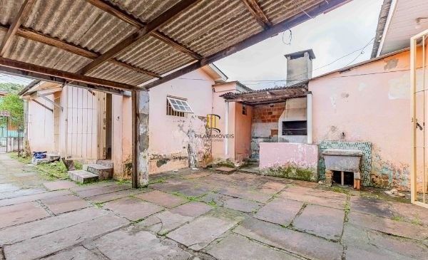 Terreno com 2 Casas de alvenaria no bairro Sarandi