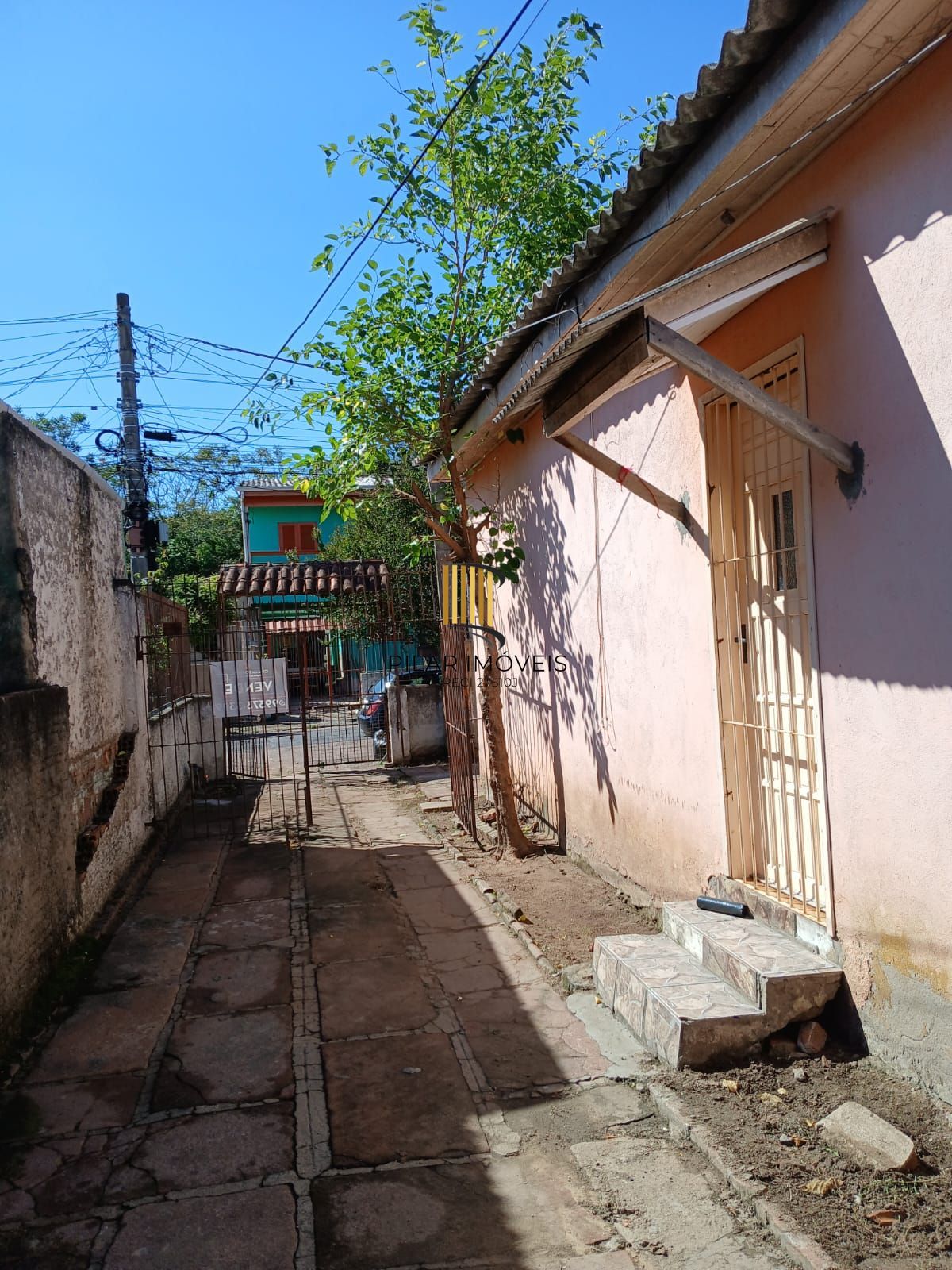 Terreno com 2 Casas de alvenaria no bairro Sarandi