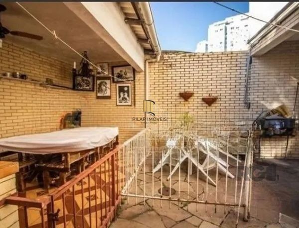 Casa sobrado no bairro Tristeza de 4 dormitórios