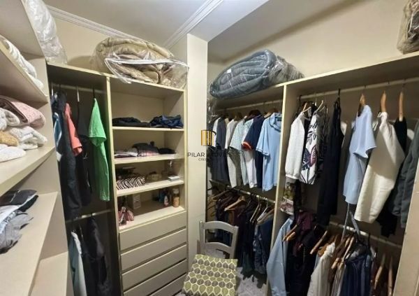 Ótima casa no bairro Jardim Lindóia, com 4 quartos, pátio amplo e área com churrasqueira