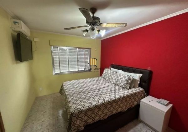 Ótima casa no bairro Jardim Lindóia, com 4 quartos, pátio amplo e área com churrasqueira