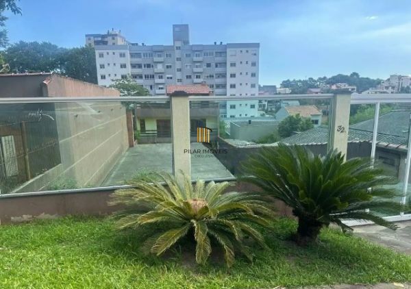 Ótima casa no bairro Jardim Lindóia, com 4 quartos, pátio amplo e área com churrasqueira