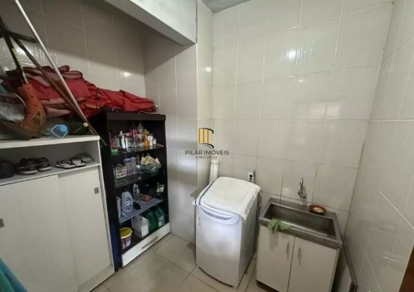 Ótima casa no bairro Jardim Lindóia, com 4 quartos, pátio amplo e área com churrasqueira