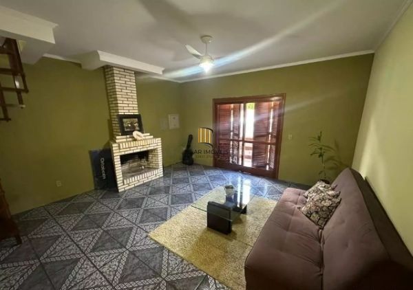 Ótima casa no bairro Jardim Lindóia, com 4 quartos, pátio amplo e área com churrasqueira