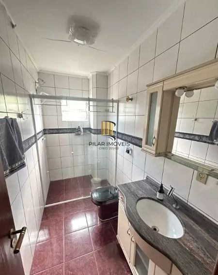 Ótima casa no bairro Jardim Lindóia, com 4 quartos, pátio amplo e área com churrasqueira