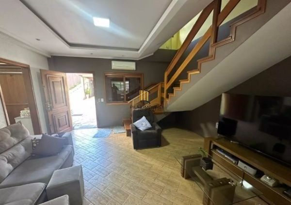 Ótima casa no bairro Jardim Lindóia, com 4 quartos, pátio amplo e área com churrasqueira