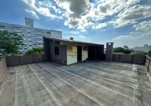 Ótima casa no bairro Jardim Lindóia, com 4 quartos, pátio amplo e área com churrasqueira
