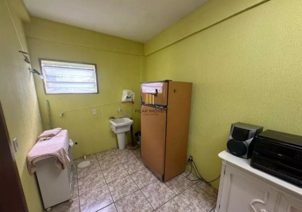 Ótima casa no bairro Jardim Lindóia, com 4 quartos, pátio amplo e área com churrasqueira