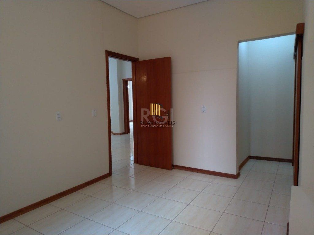 Apartamento de 4 dormitórios, sendo 2 suites, no bairro Petrópolis