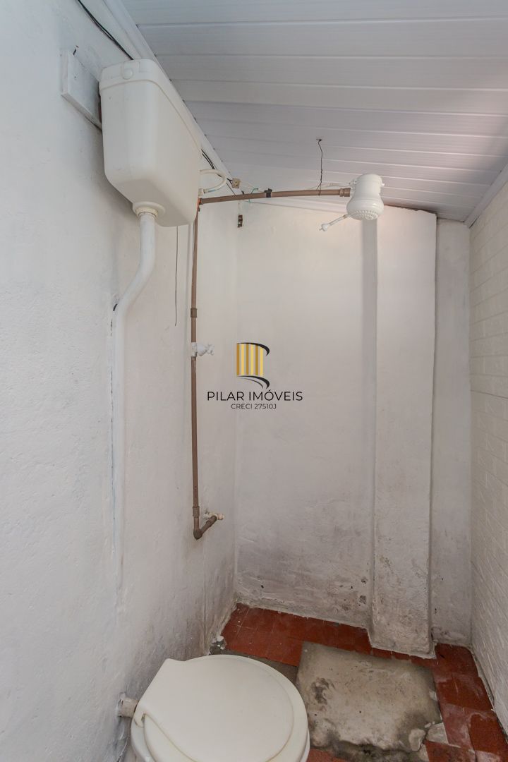 Casa no bairro Jardim Botânico de 3 dormitórios e garagem e terreno com 370m²