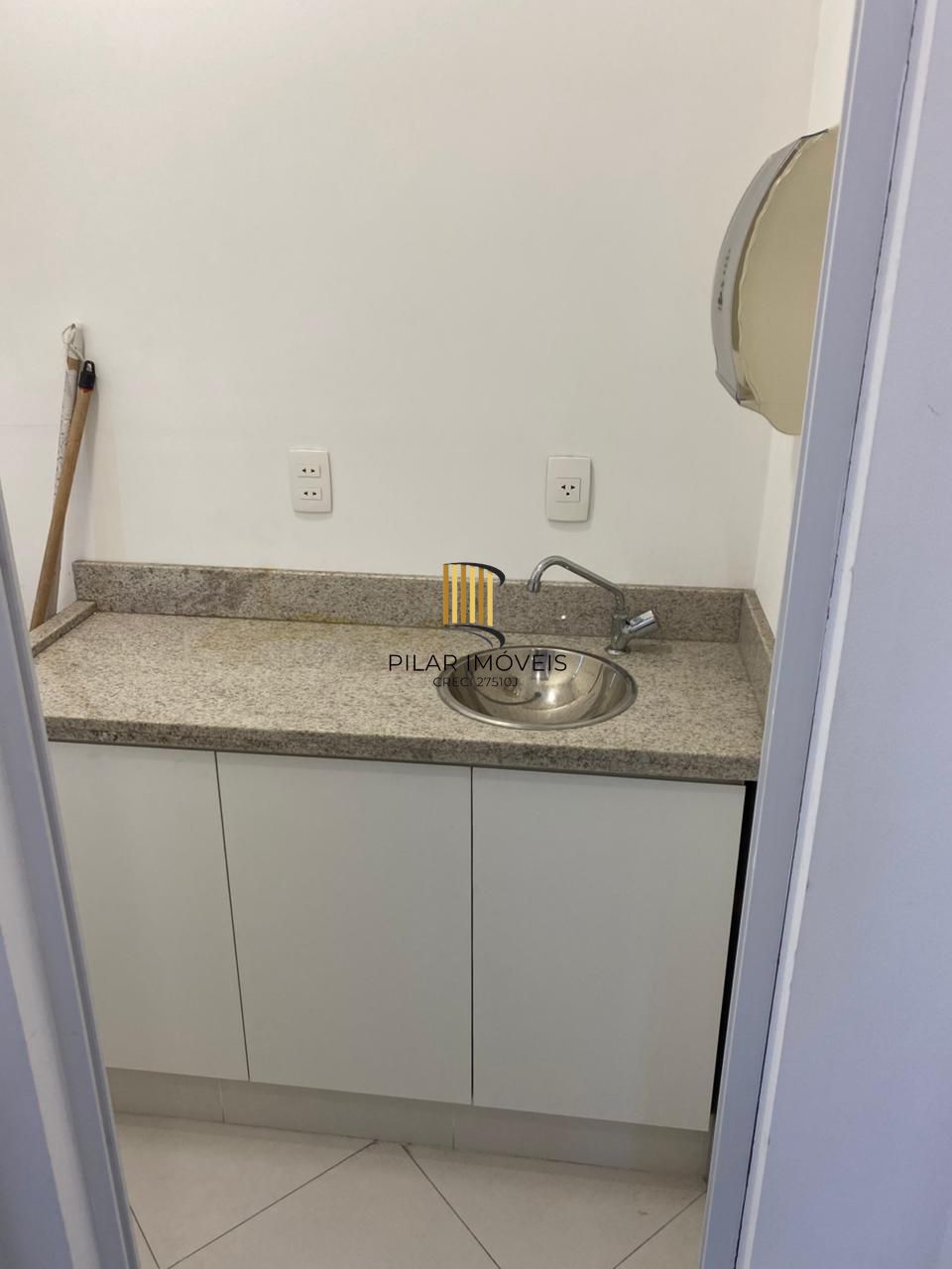 Sala Comercial 4 dormitórios no bairro Menino Deus