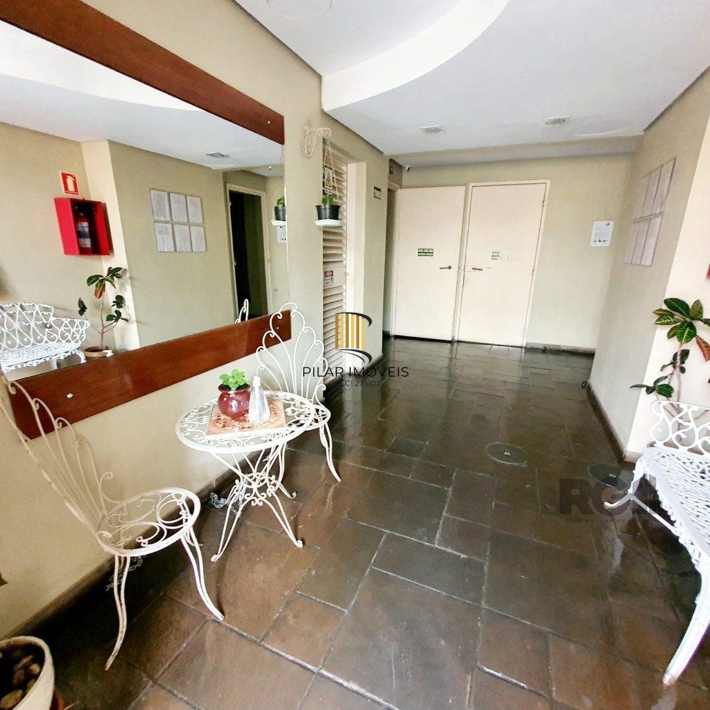 Apartamento de 2 dormitórios e vaga no Cristal DESOCUPADO