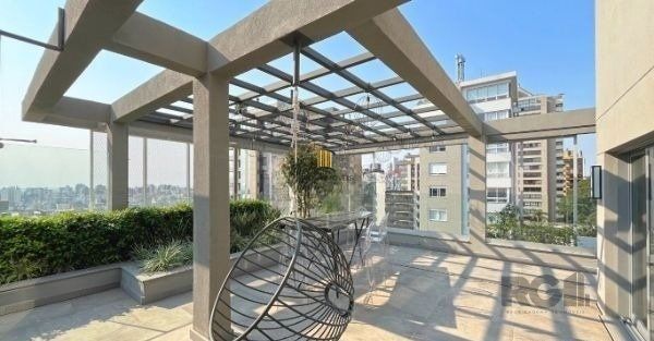 Apartamento no bairro Auxiliadora de 2 dormitórios vaga e infra