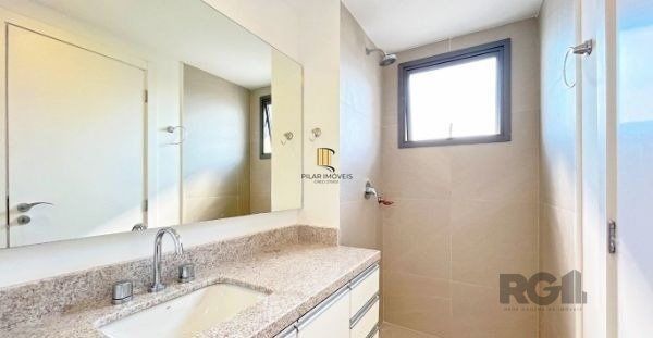 Apartamento no bairro Auxiliadora de 2 dormitórios vaga e infra