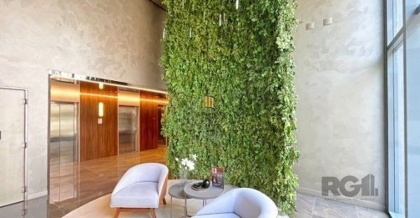 Apartamento no bairro Auxiliadora de 2 dormitórios vaga e infra