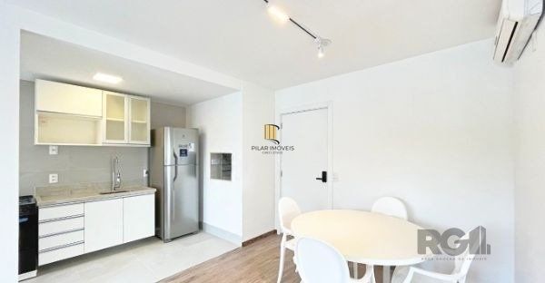 Apartamento no bairro Auxiliadora de 2 dormitórios vaga e infra