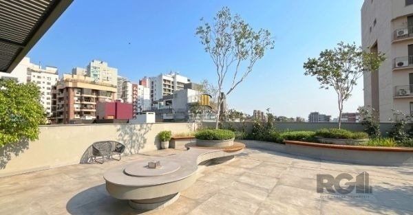 Apartamento no bairro Auxiliadora de 2 dormitórios vaga e infra