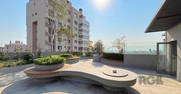 Apartamento no bairro Auxiliadora de 2 dormitórios vaga e infra