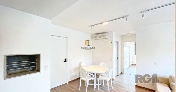 Apartamento no bairro Auxiliadora de 2 dormitórios vaga e infra