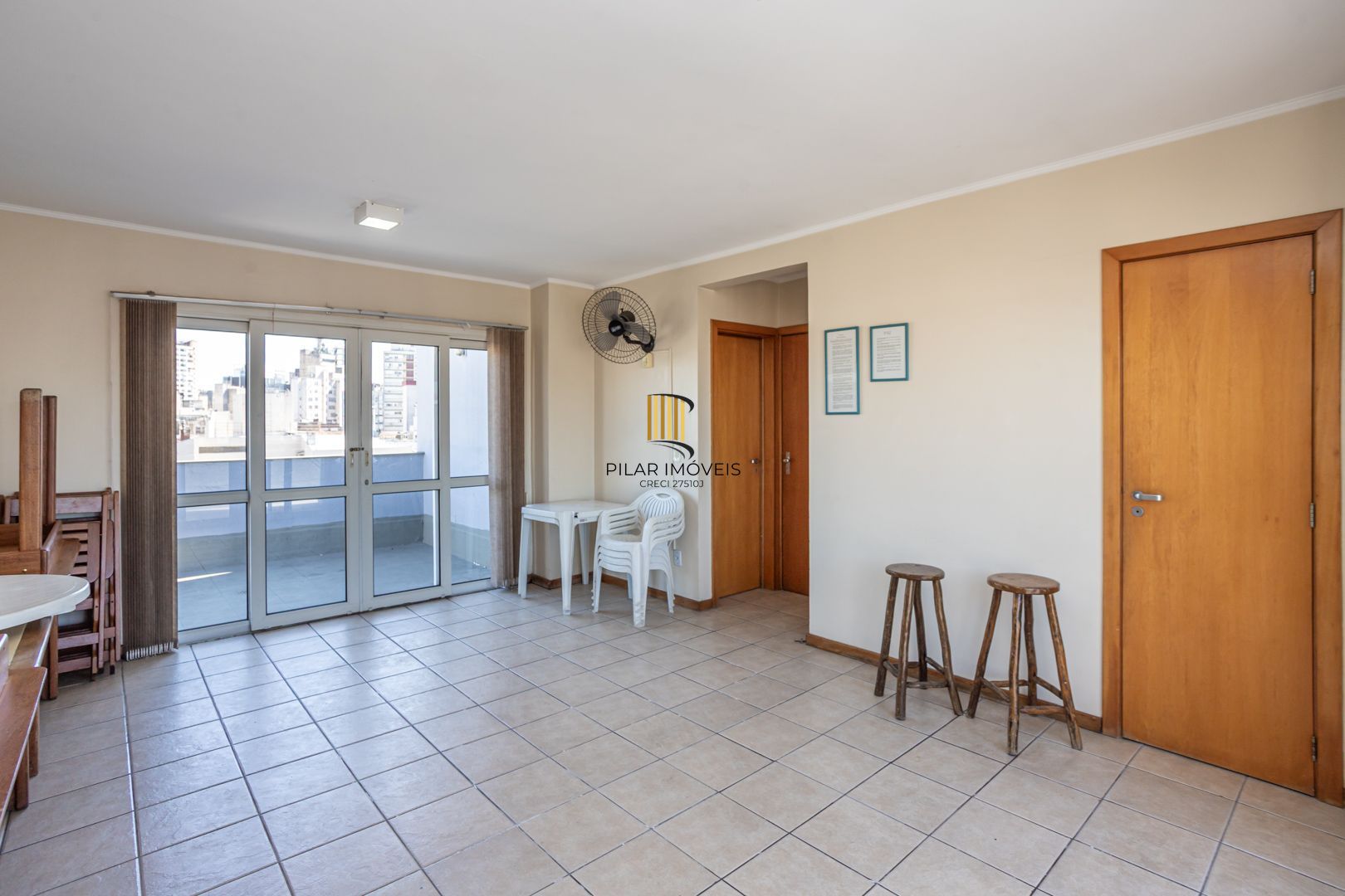 Apartamento na Cidade Baixa de 2 dormitórios e vaga