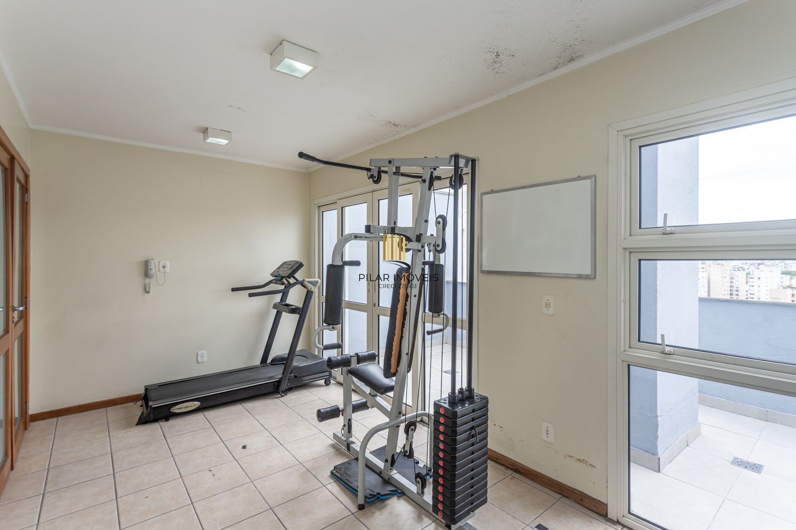 Apartamento na Cidade Baixa de 2 dormitórios e vaga