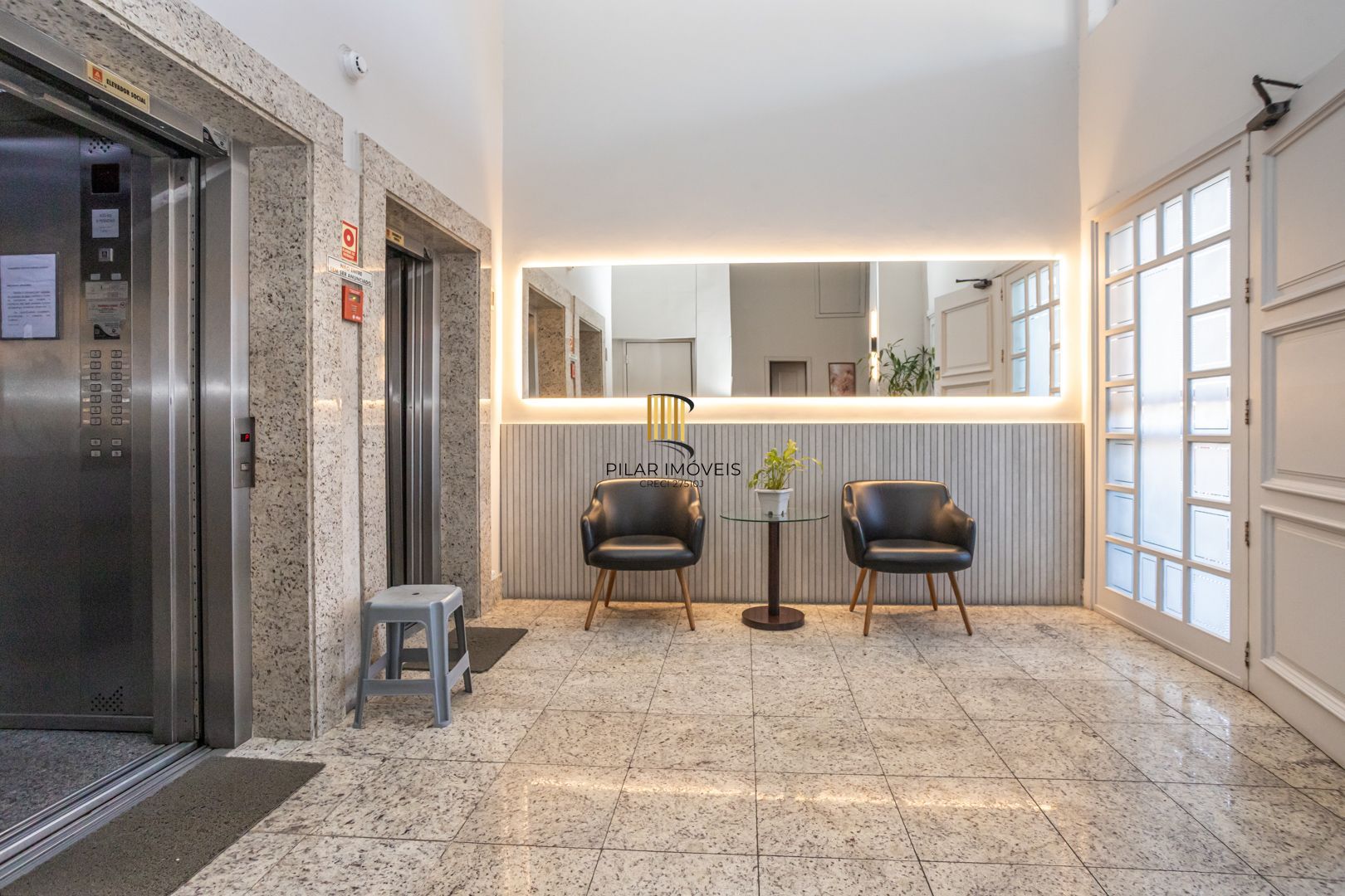 Apartamento na Cidade Baixa de 2 dormitórios e vaga