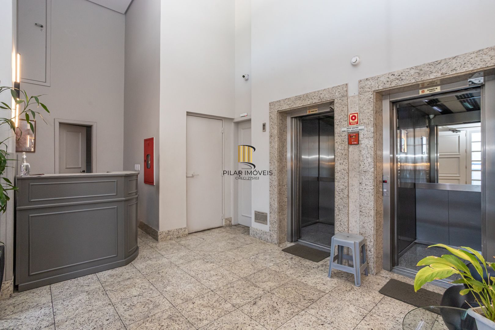 Apartamento na Cidade Baixa de 2 dormitórios e vaga