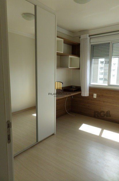 Apartamento no Menino Deus de 2 dormitórios e vaga