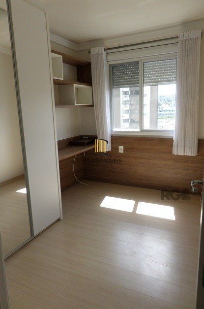 Apartamento no Menino Deus de 2 dormitórios e vaga