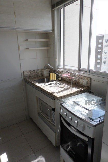 Apartamento no Menino Deus de 2 dormitórios e vaga