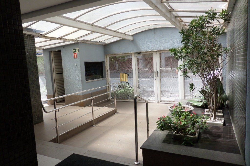 Apartamento no Menino Deus de 2 dormitórios e vaga