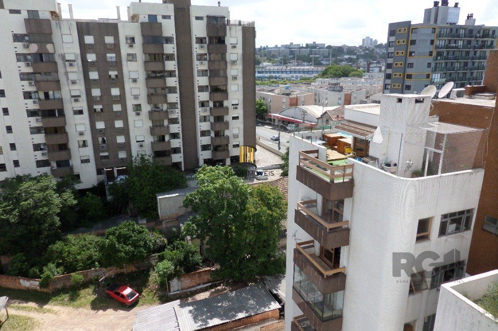 Apartamento no Menino Deus de 2 dormitórios e vaga