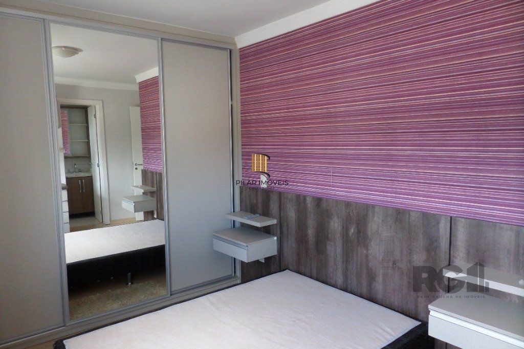 Apartamento no Menino Deus de 2 dormitórios e vaga