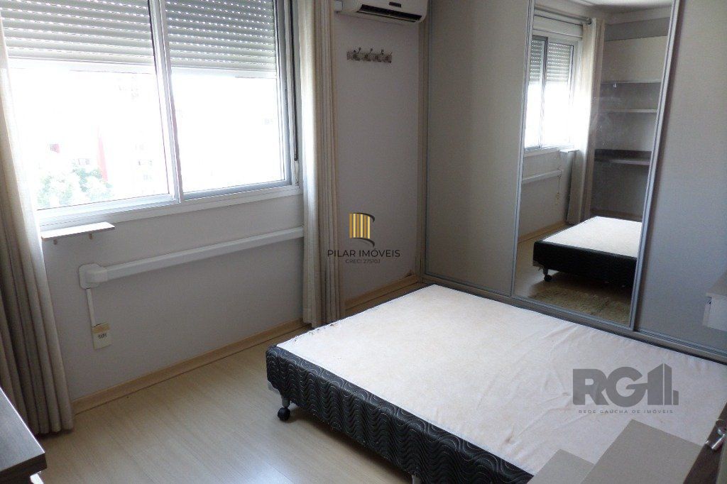 Apartamento no Menino Deus de 2 dormitórios e vaga