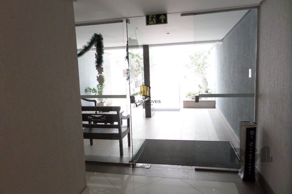 Apartamento no Menino Deus de 2 dormitórios e vaga