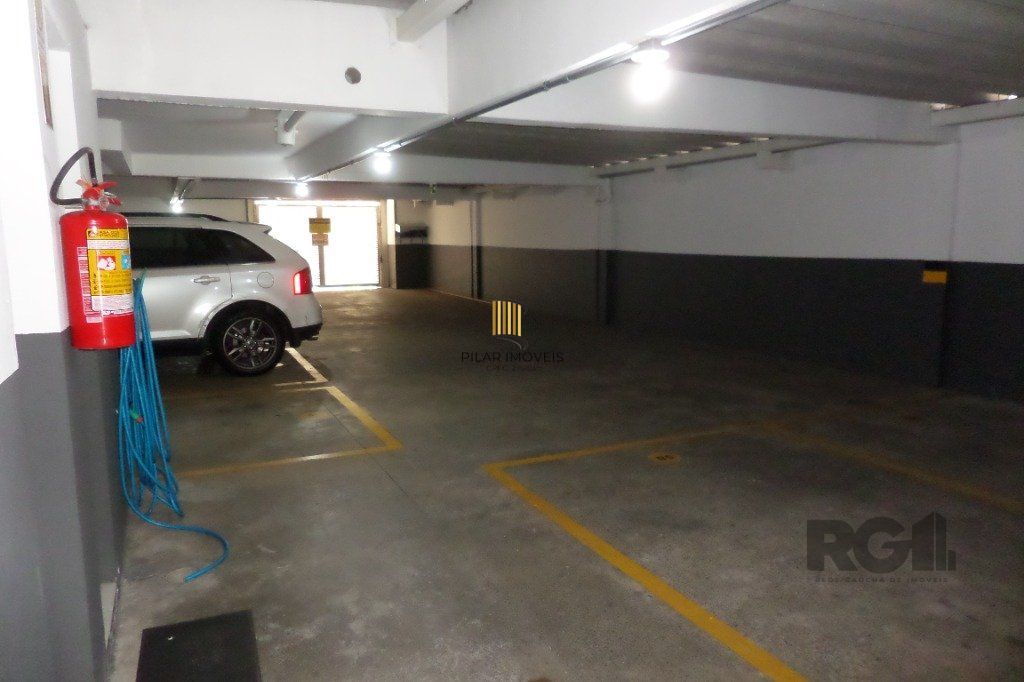 Apartamento no Menino Deus de 2 dormitórios e vaga