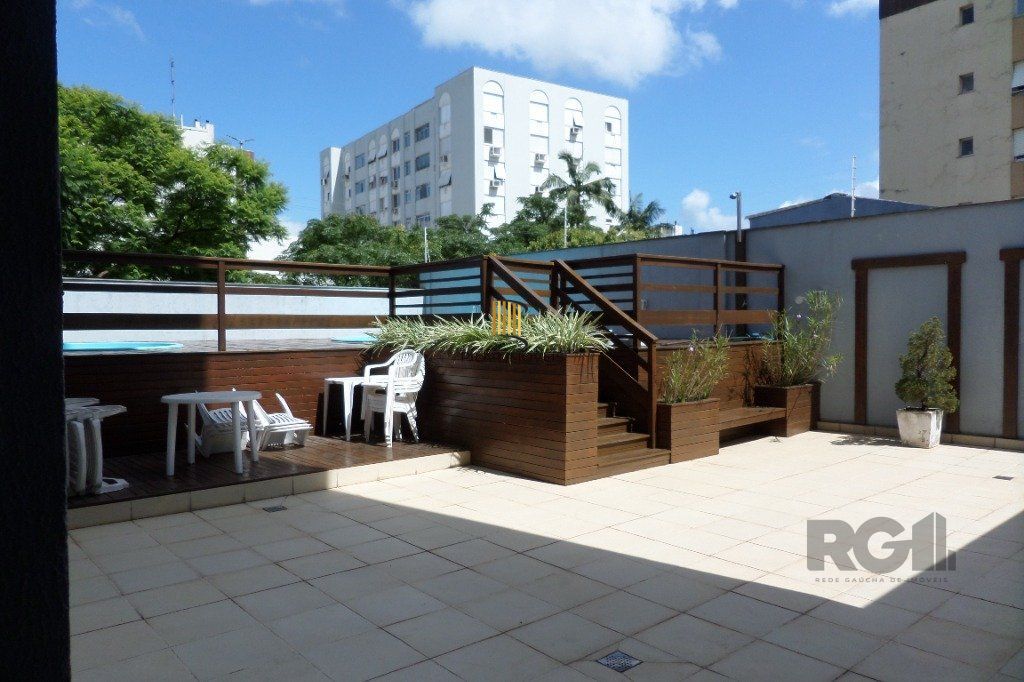 Apartamento no Menino Deus de 2 dormitórios e vaga