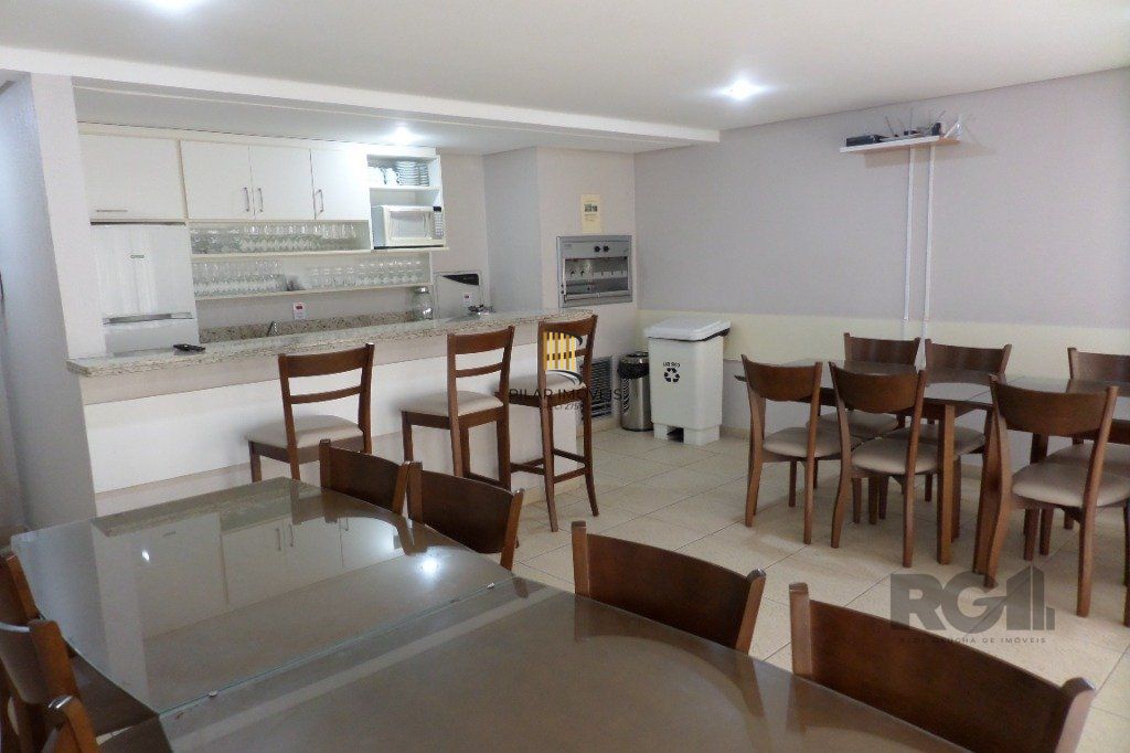 Apartamento no Menino Deus de 2 dormitórios e vaga