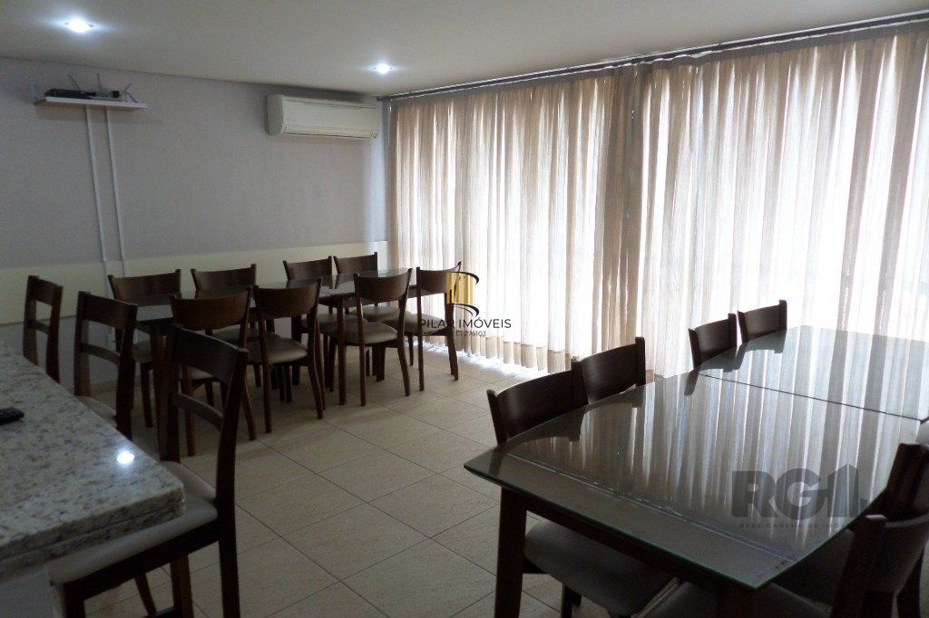 Apartamento no Menino Deus de 2 dormitórios e vaga