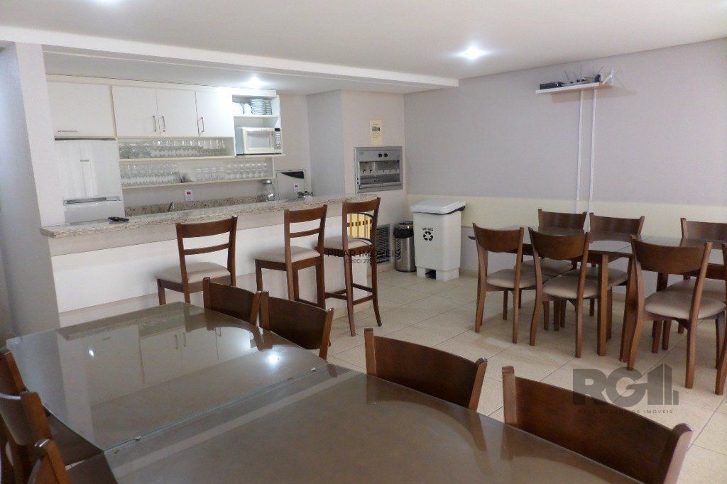 Apartamento no Menino Deus de 2 dormitórios e vaga