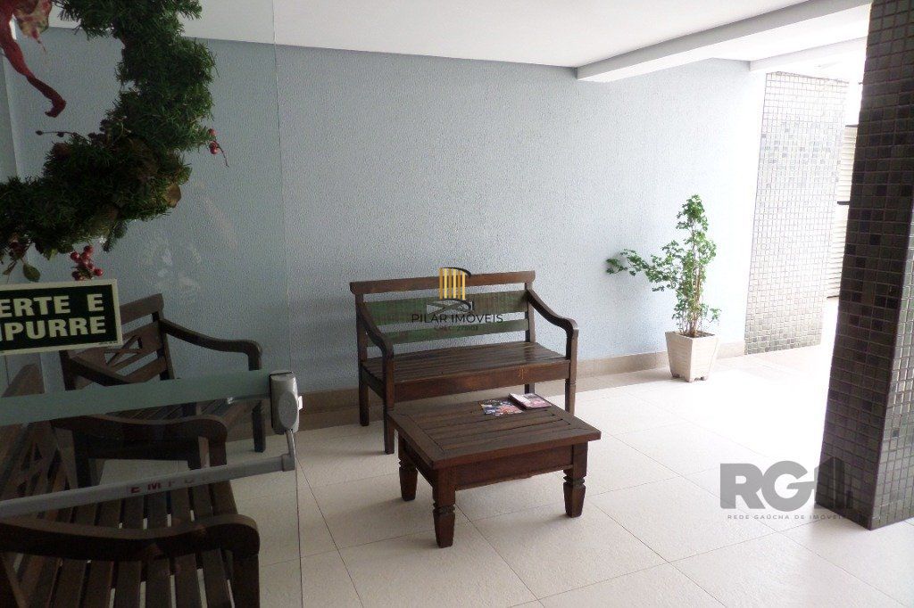 Apartamento no Menino Deus de 2 dormitórios e vaga