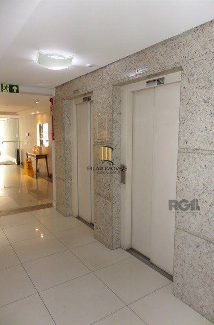 Apartamento no Menino Deus de 2 dormitórios e vaga