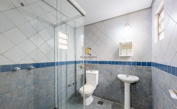 Prédio comercial com loja no bairro Rio Branco com 237m²